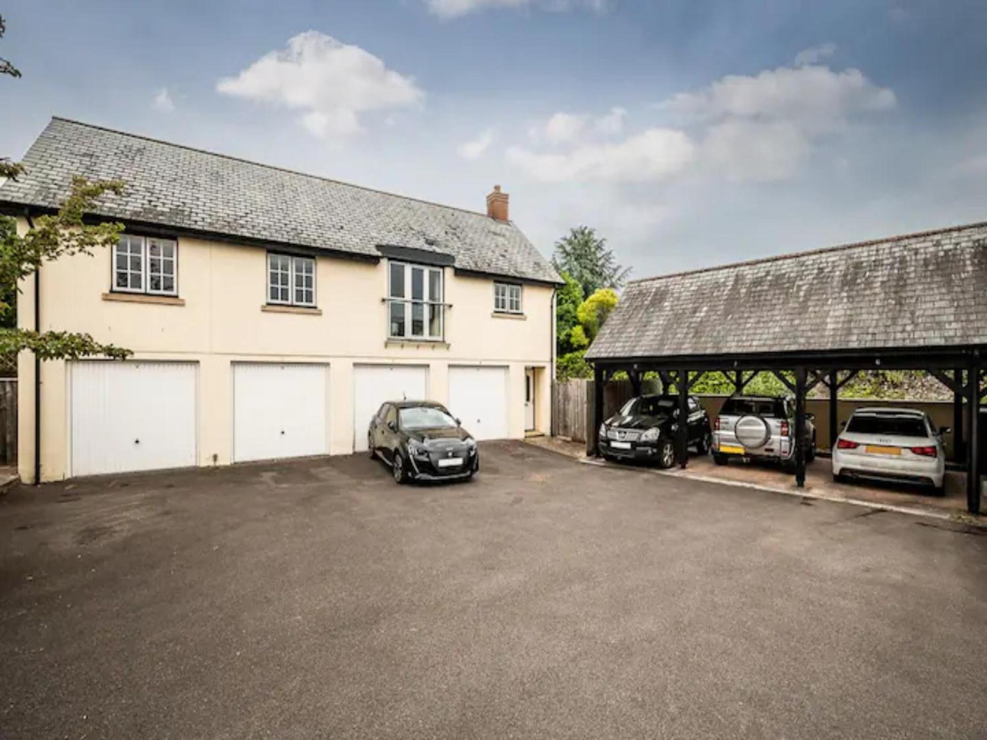 Spacious Modern Home In Picturesque Village Exeter Bagian luar foto